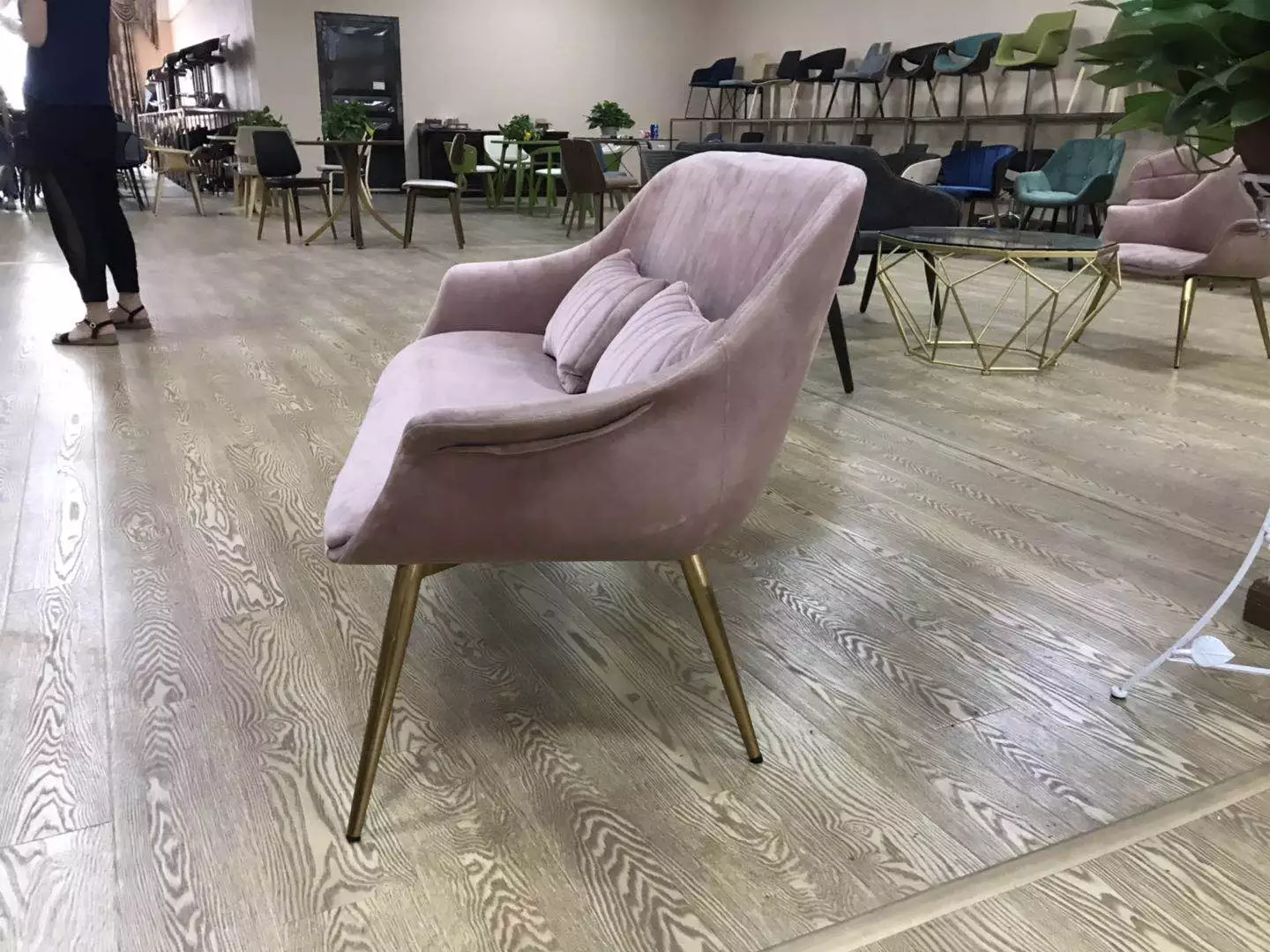 Modern Living Room Sofa Pink Velvet Lovesat Lounge Sofa Chair